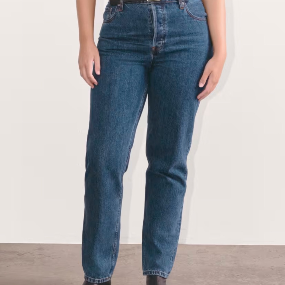 Everlane The Curvy 90’s cheeky Straight jeans